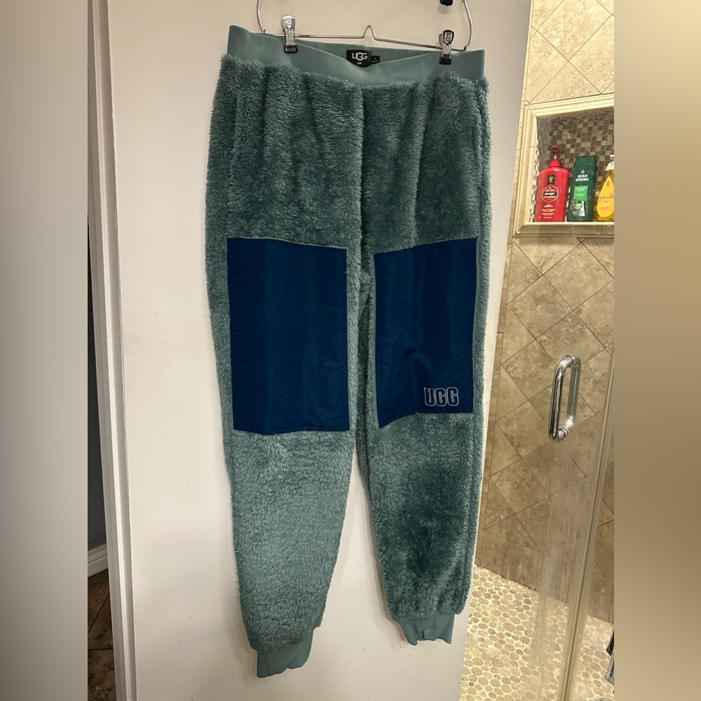 Ugg Sherpa joggers.
